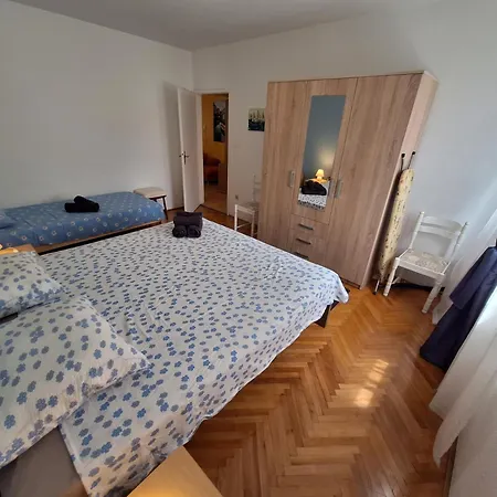 Eskinja Apartment *