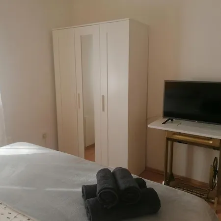 Eskinja Apartment *
