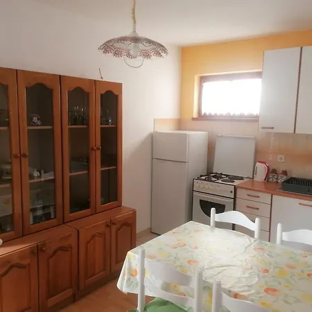 Eskinja Apartment *