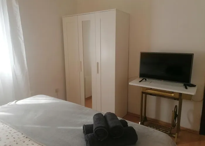 Eskinja Apartment *